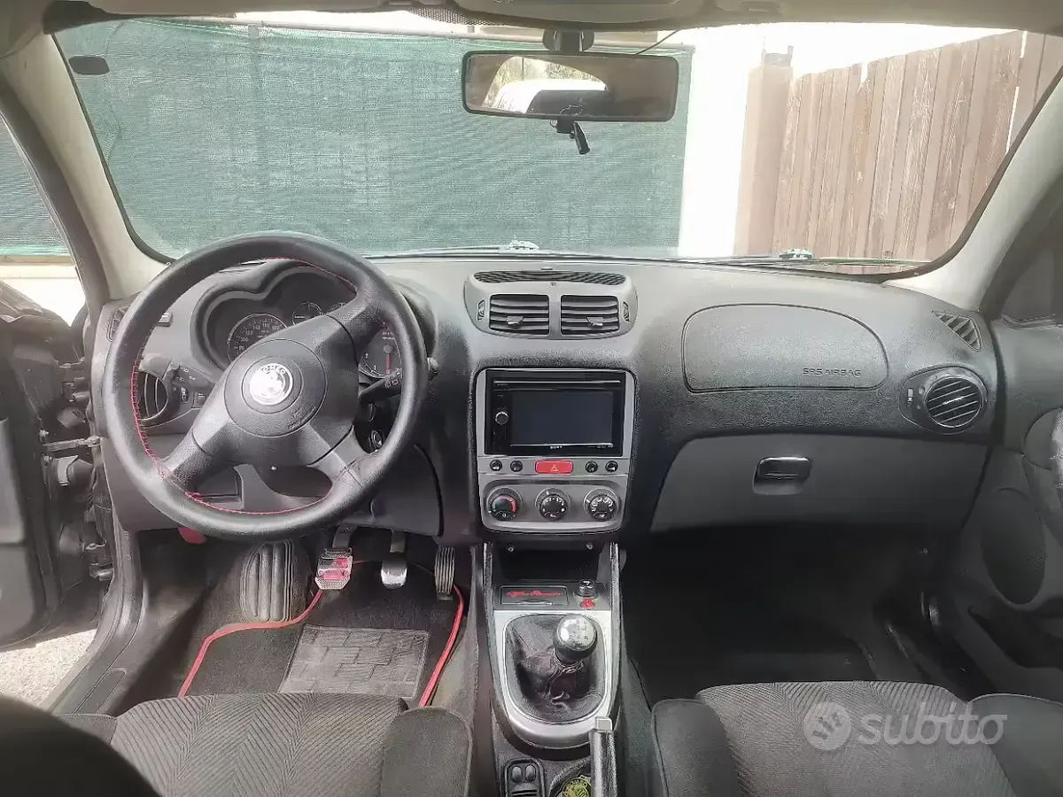Usata Alfa Romeo 147 105 CV (77 kW) 2008 Nero Utilitaria