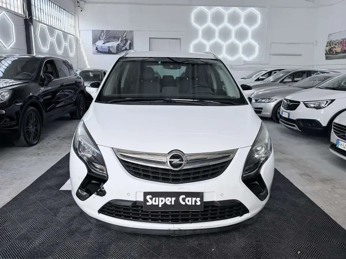 Usata Opel Zafira Tourer Selection 131 CV (96 kW) 2013 Bianco Monovolume