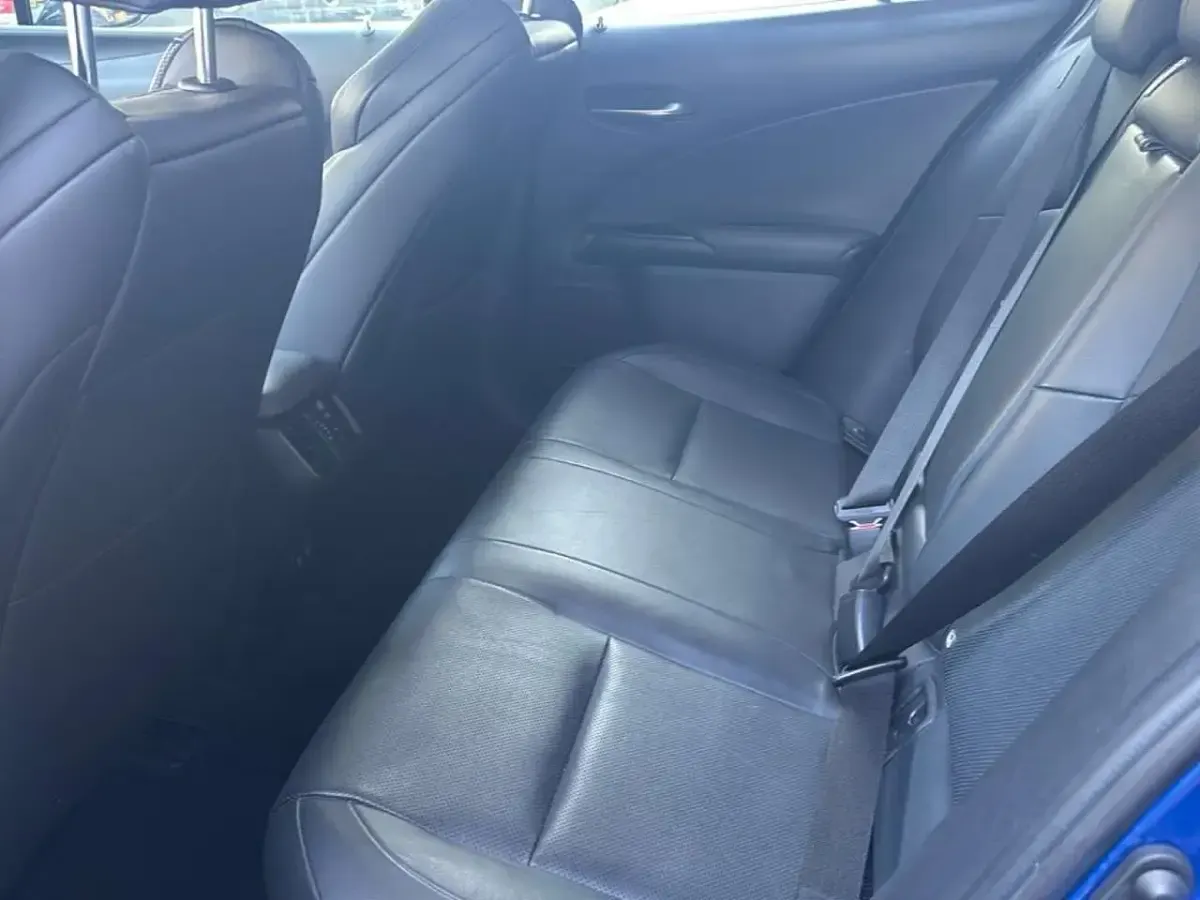 Usata Lexus UX Sport Line 184 CV (135 kW) 2021 Blu/azzurro SUV