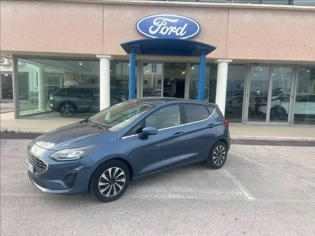 Usata Ford Fiesta Titanium 125 CV (91 kW) 2024 Blu metallizzato Berlina