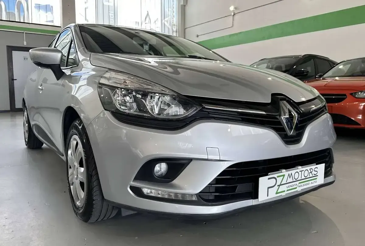 Usata Renault Clio IV Zen 90 CV (66 kW) 2017 Argento Berlina