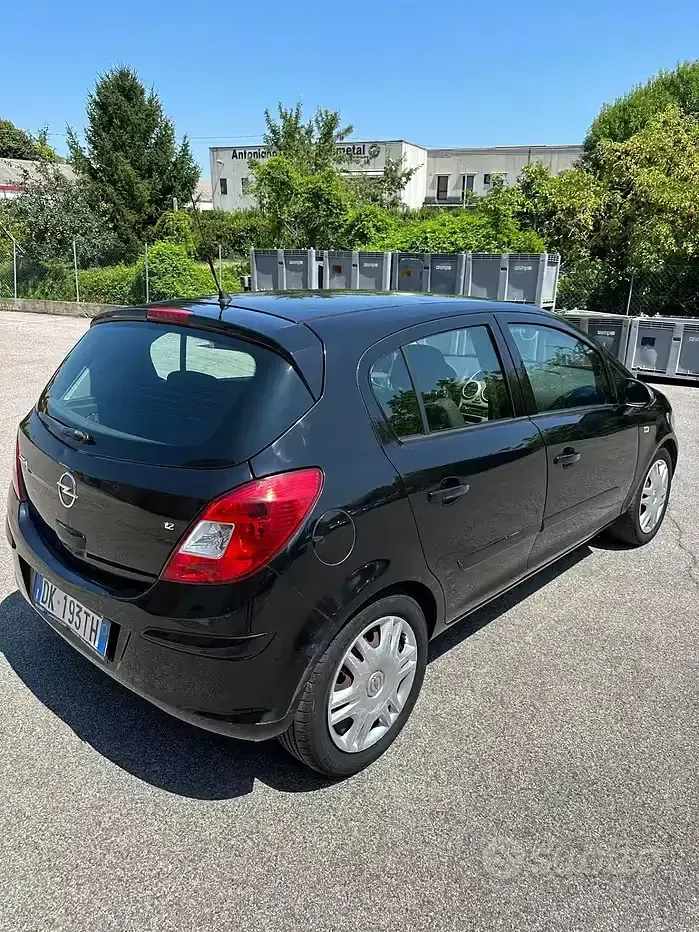 Usata Opel Corsa Cosmo 80 CV (58 kW) 2007 Nero Utilitaria