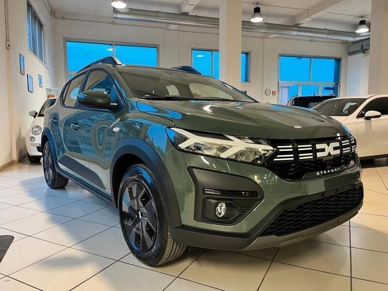 Bianco Nuova 2025 Dacia Sandero Expression Due volumi | 18.500 € (Buon prezzo) - Immagine 1/4