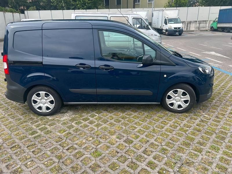 Usata Ford Courier 100 CV (73 kW) 2020 Blu Monovolume