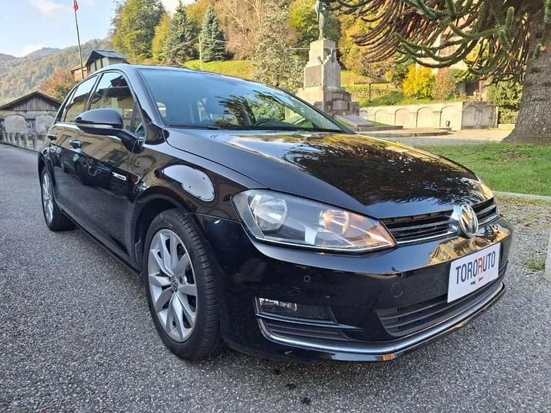 Nero Usata 2016 VW Golf VII Highline Tre volumi | 10.900 € (Buon prezzo) - Immagine 1/4