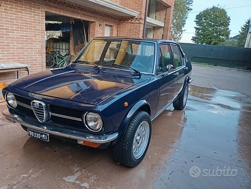 Blu Usata 1970 Alfa Romeo Alfetta Tre volumi | 15.000 € - Immagine 1/4