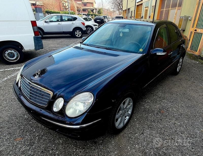 Usata Mercedes E280 177 CV (130 kW) 2005 Blu Berlina