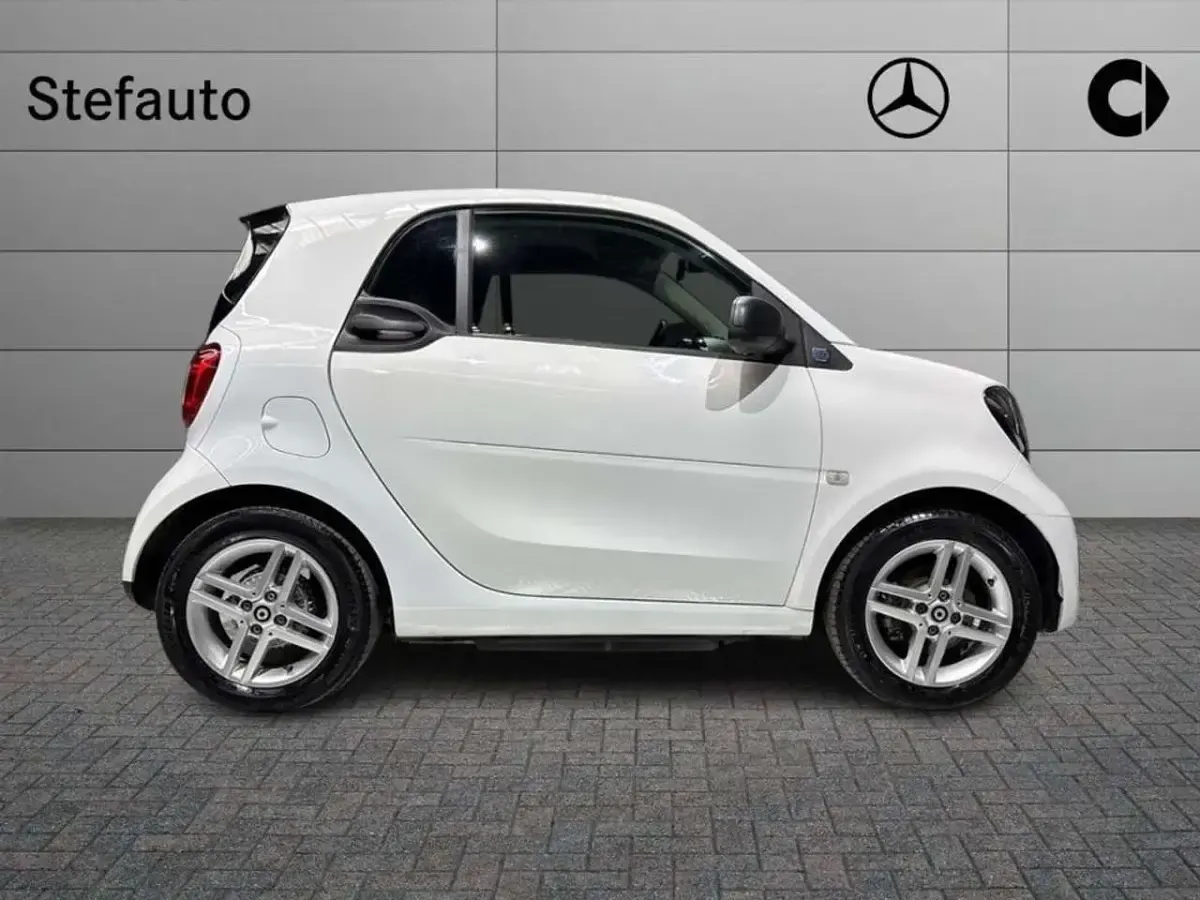 Usata Smart ForTwo Coupé Pure 41 kW (56 CV) 2022 Bianco Utilitaria