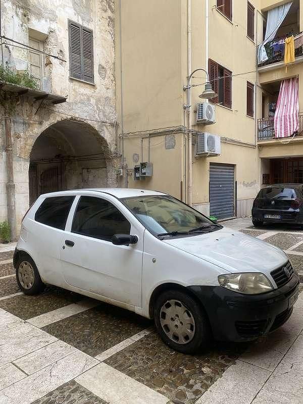 Usata Fiat Punto 69 CV (50 kW) 2004 Bianco Utilitaria