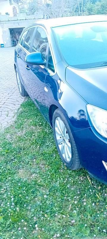 Usata Opel Astra 110 CV (80 kW) 2012 Station wagon