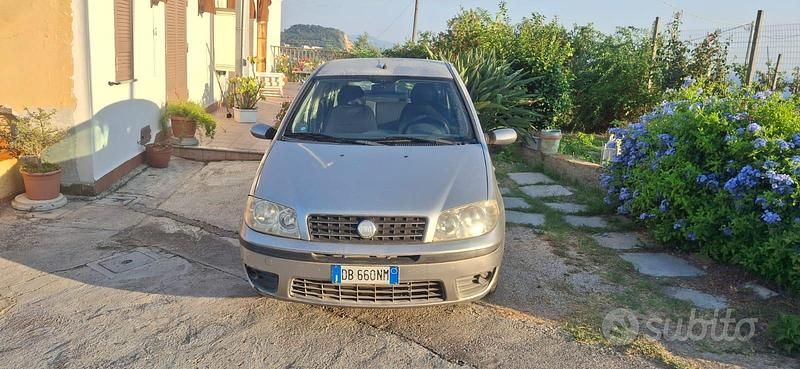 Usata Fiat Punto Dynamic 69 CV (50 kW) 2006 Argento Utilitaria