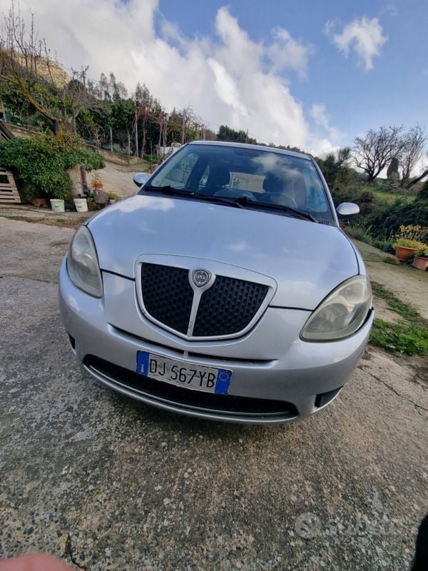Usata 2010 Lancia Ypsilon Due volumi | 2500 € (Super prezzo) - Immagine 1/4
