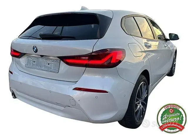 Usado BMW 118 Advantage 136 CV (100 kW) 2024 Blanco Utilitario