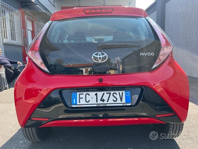 Usata Toyota Aygo X-wave 69 CV (50 kW) 2016 Rosso Utilitaria