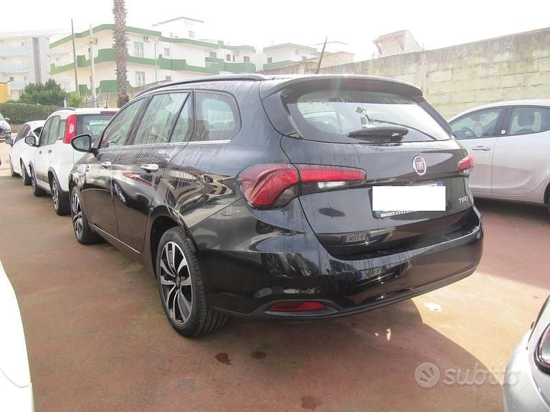 Usata Fiat Tipo Easy 120 CV (88 kW) 2019 Nero Station wagon
