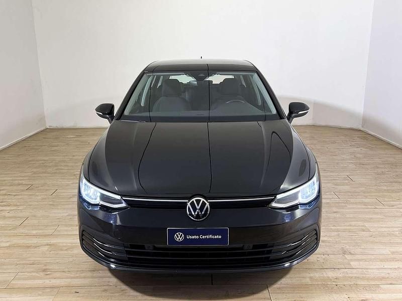 Usata VW Golf VIII Life 110 CV (80 kW) 2021 Deep black Utilitaria
