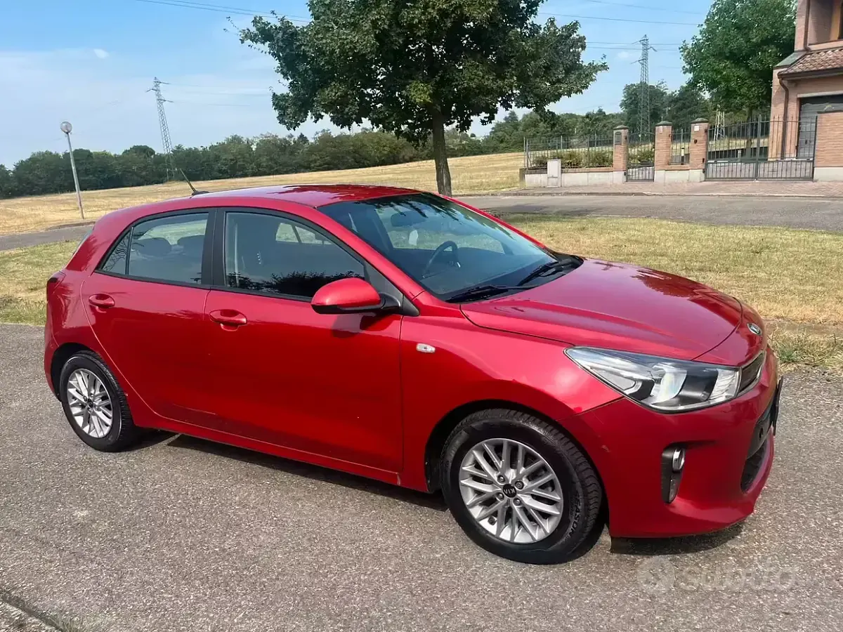 Usata Kia Rio 84 CV (61 kW) 2019 Rosso Berlina