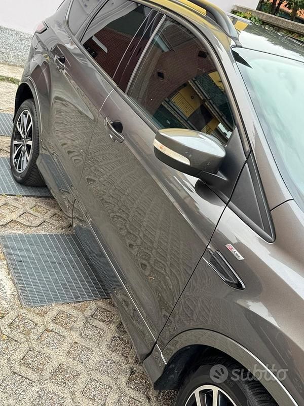 Usata Ford Kuga ST-Line 120 CV (88 kW) 2017 Grigio SUV