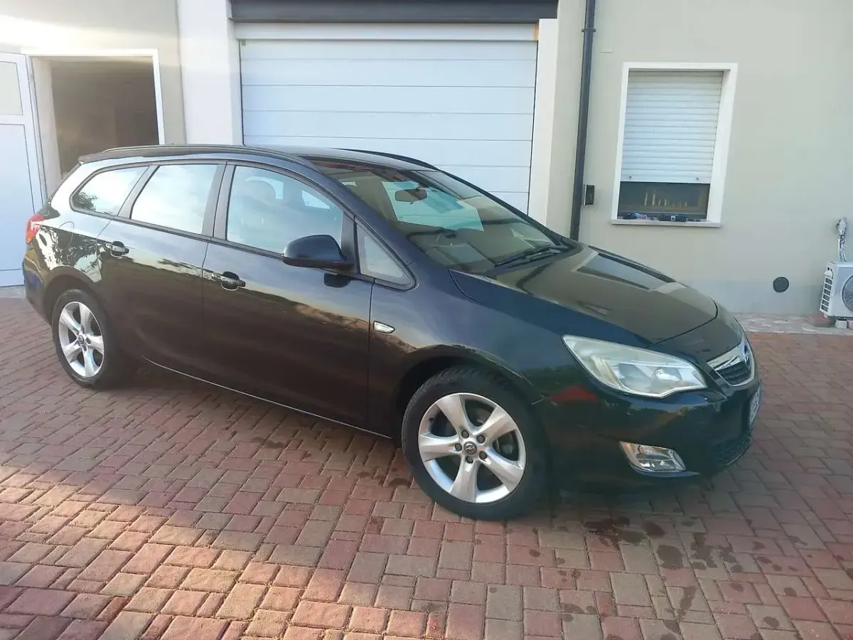 Usata Opel Astra 110 CV (80 kW) 2012 Other Station wagon