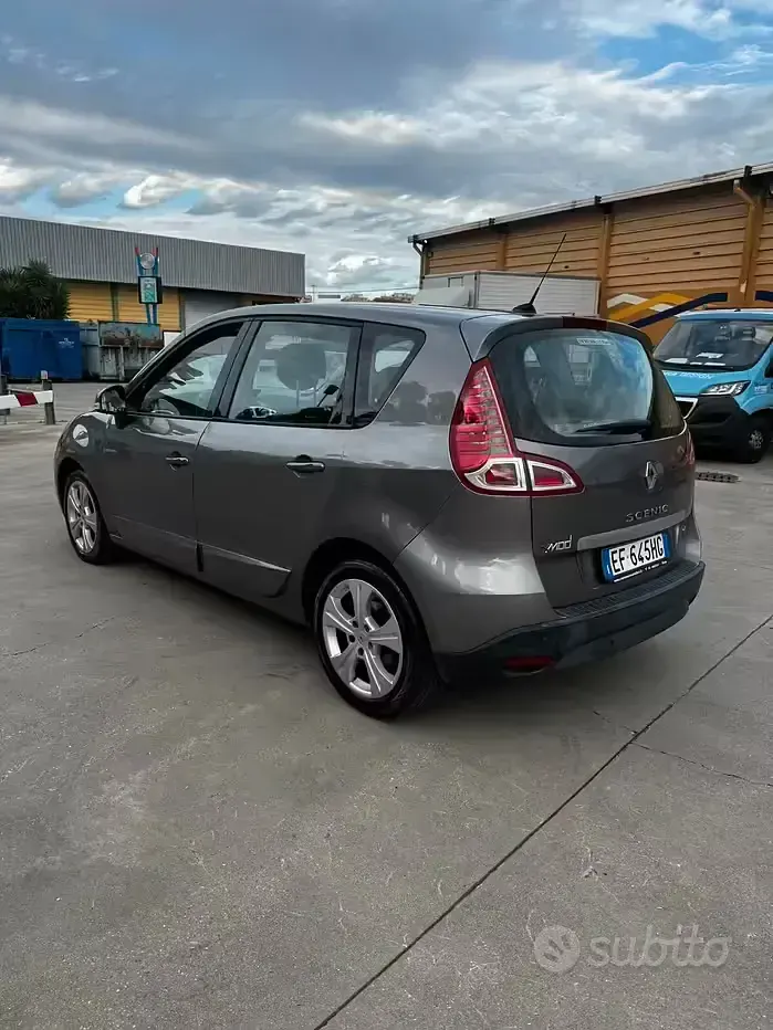 Usata Renault Scenic E-Tech 110 CV (80 kW) 2011 Grigio Monovolume