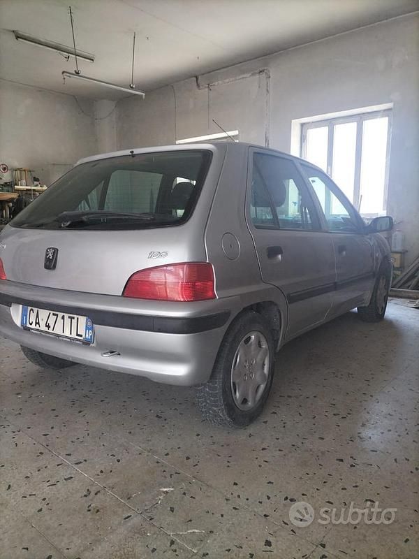 Grigio Usata 2003 Peugeot 106 Due volumi | 2000 € (Molto cara) - Immagine 1/4