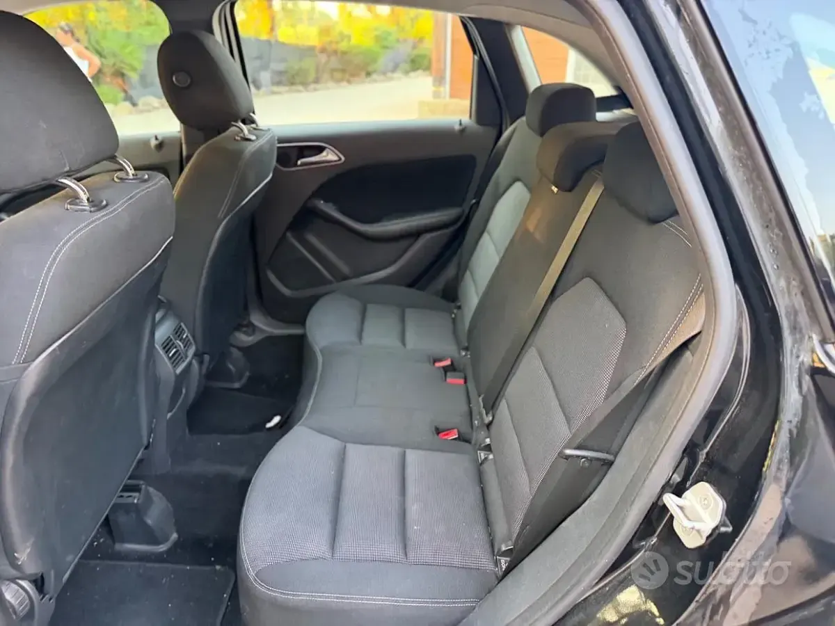 Usata Mercedes A180 Executive 122 CV (89 kW) 2013 Nero Utilitaria