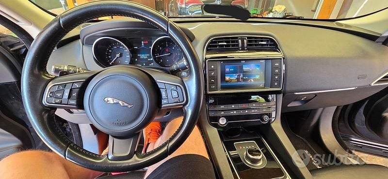 Usata Jaguar F-Pace Prestige 180 CV (132 kW) 2017 Nero SUV