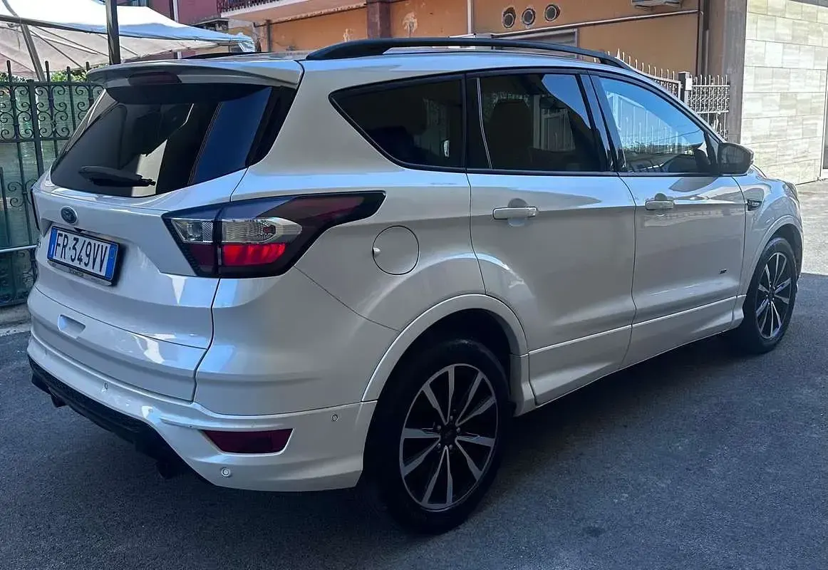 Usata Ford Kuga ST-Line 179 CV (131 kW) 2018 Bianco SUV