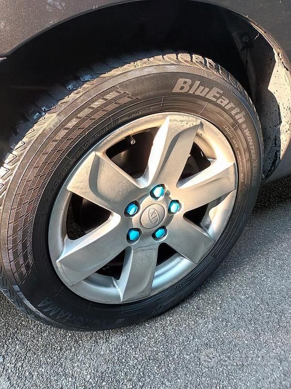 Usata Kia Carens 2009 Nero Monovolume