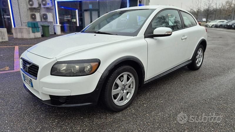 Usata Volvo C30 109 CV (80 kW) 2009 Bianco Utilitaria