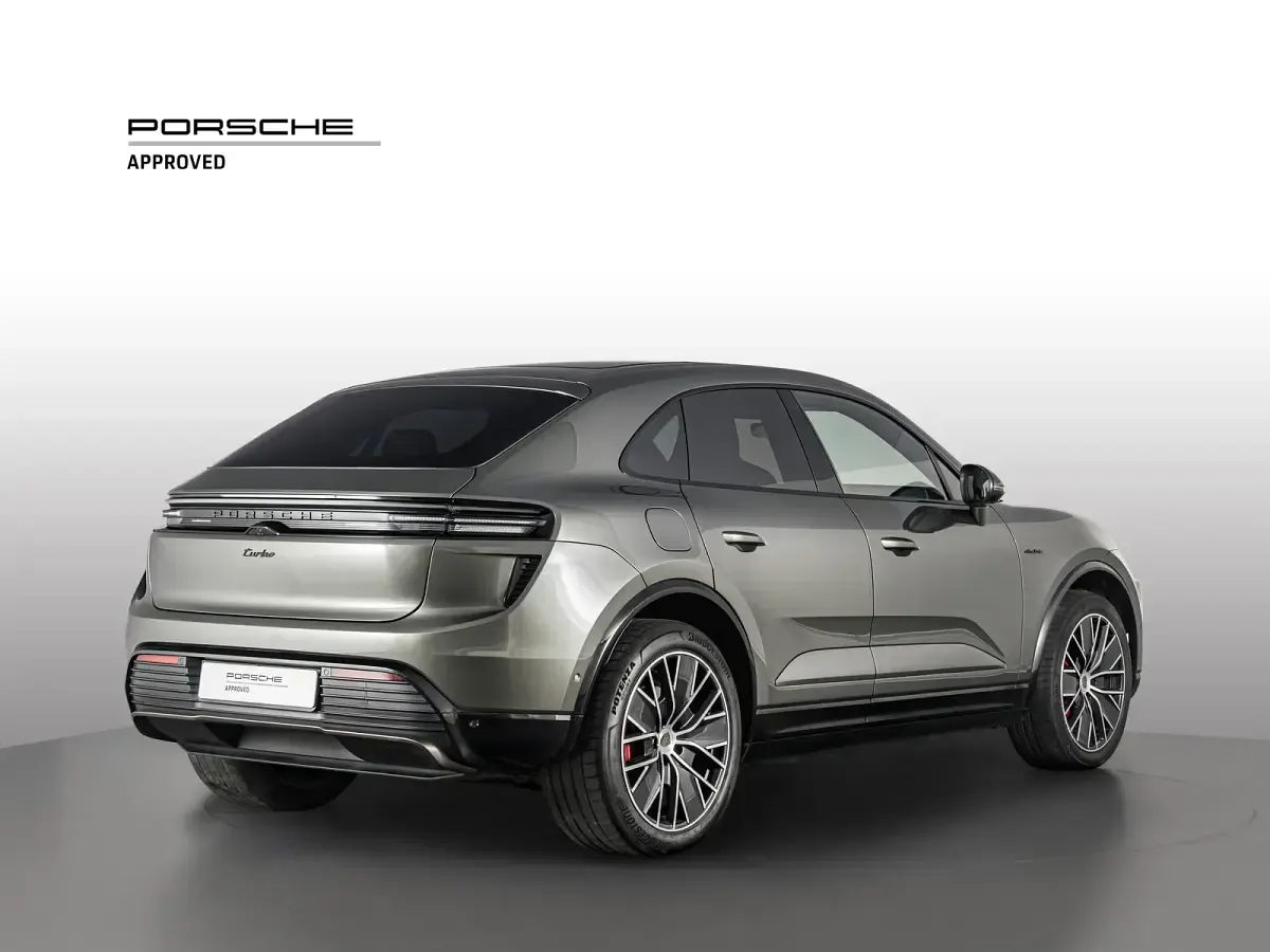 Usata Porsche Macan 330 kW (449 CV) 2024 Verde aventurine metallizzato SUV