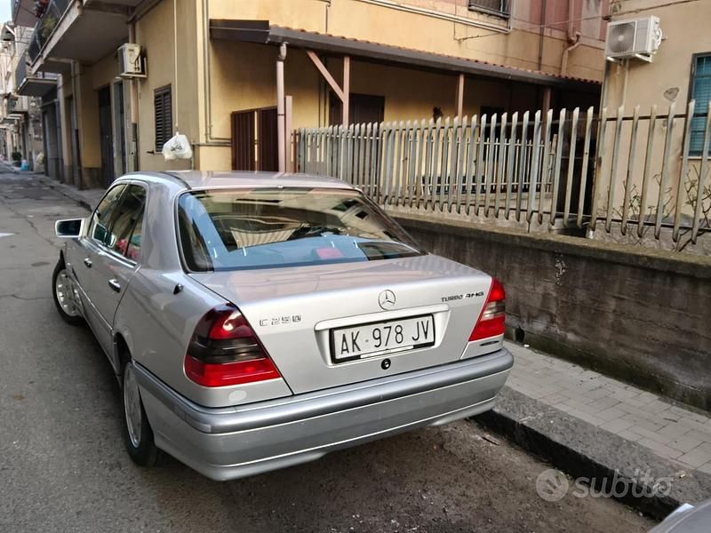 Usata Mercedes C250 Elegance 150 CV (110 kW) 1997 Grigio Berlina