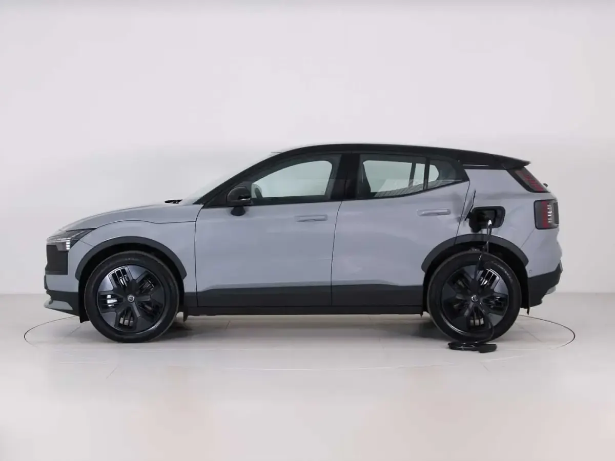 Nuova Volvo EX30 231 kW (315 CV) 2025 Grigio SUV