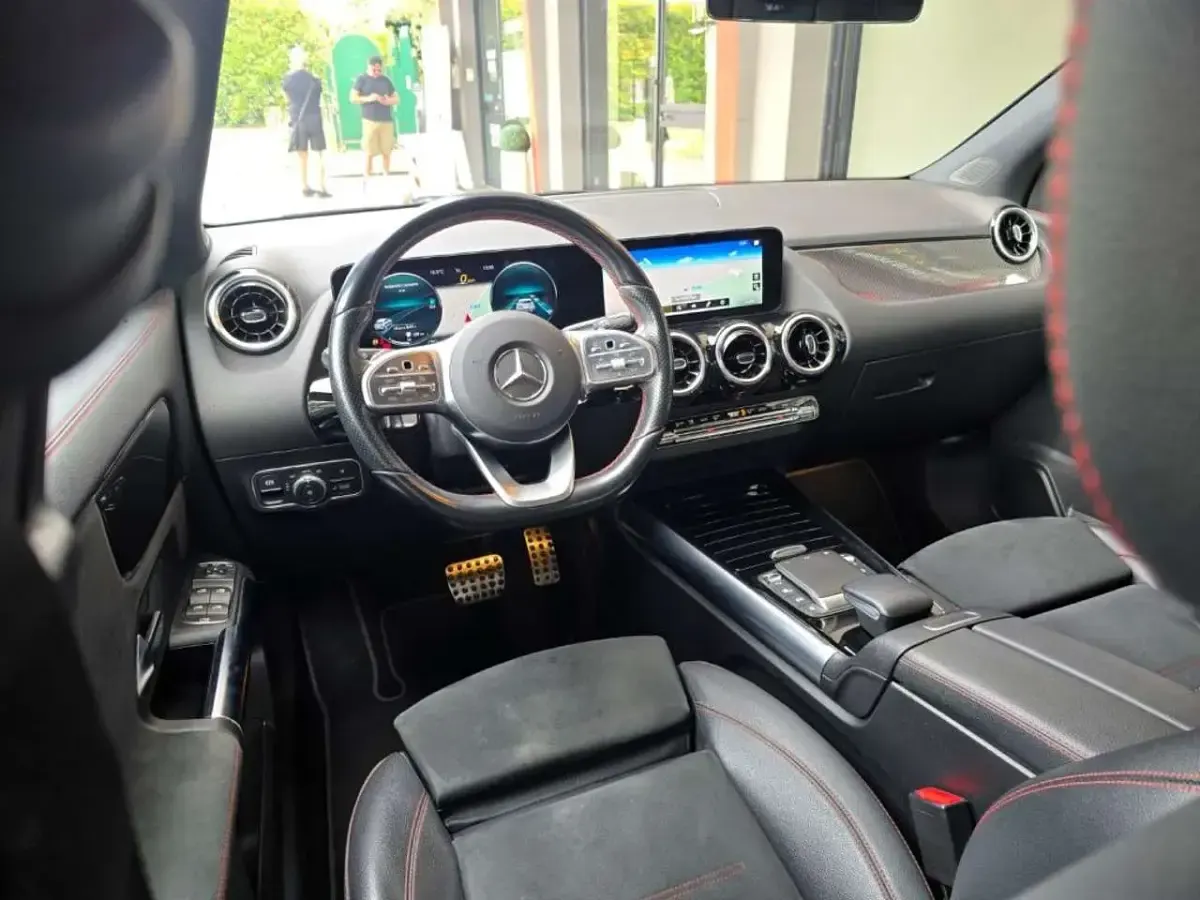 Usata Mercedes GLA200 AMG line 150 CV (110 kW) 2021 Argento iridio  iridium silv SUV