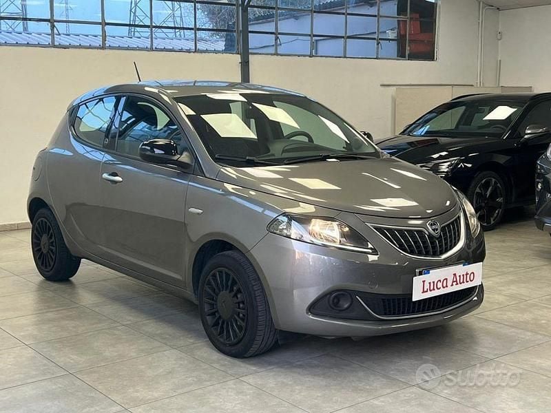 Usata Lancia Ypsilon S 70 CV (51 kW) 2021 Grigio Utilitaria