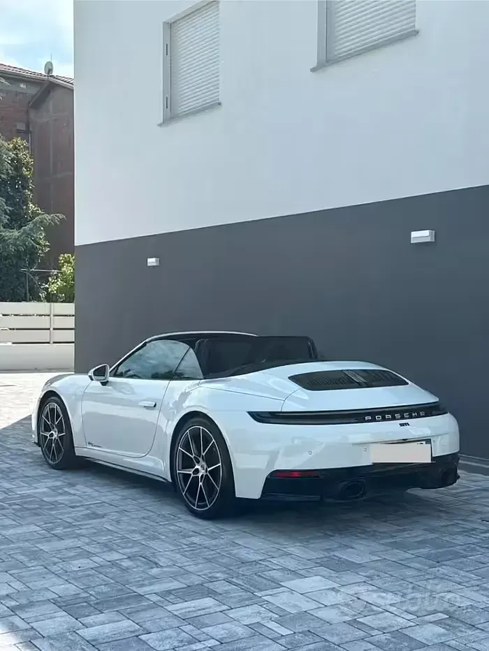Usata Porsche 992 394 CV (289 kW) 2024 Bianco Cabrio
