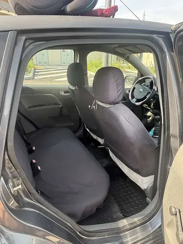 Usata Ford Fiesta Ambiente 75 CV (55 kW) 2003 Utilitaria
