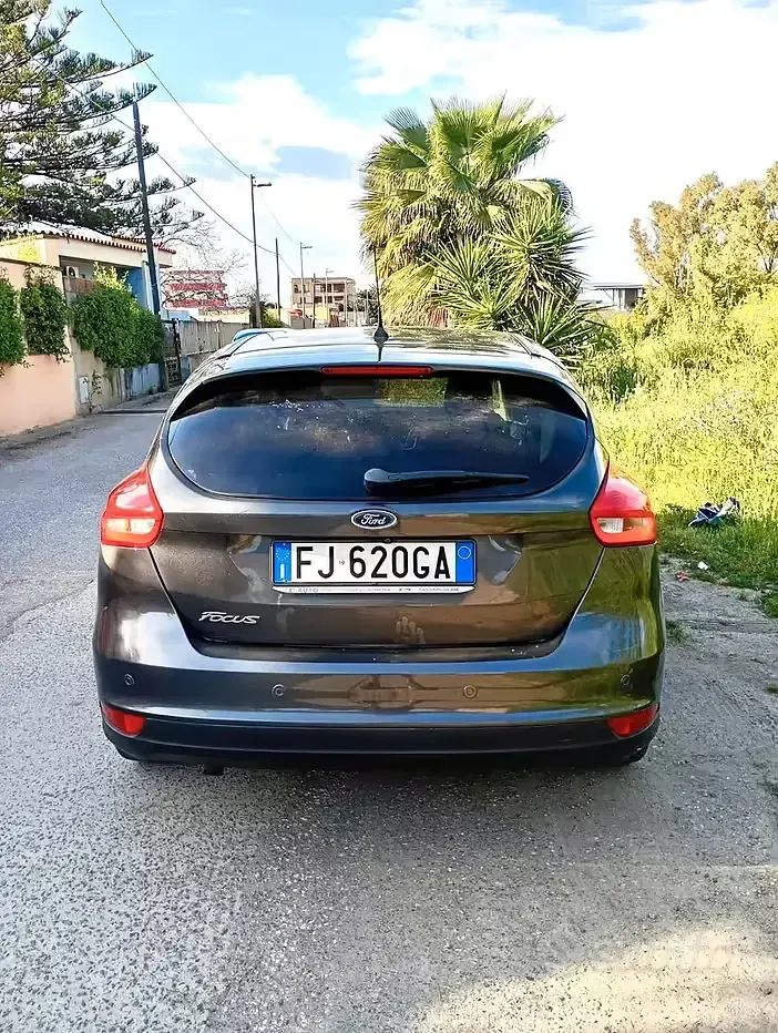 Begagnad Ford Focus Titanium 120 HK (88 kW) 2017 Brun Sedan