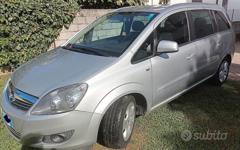 Usata Opel Zafira 110 CV (80 kW) 2011 Monovolume