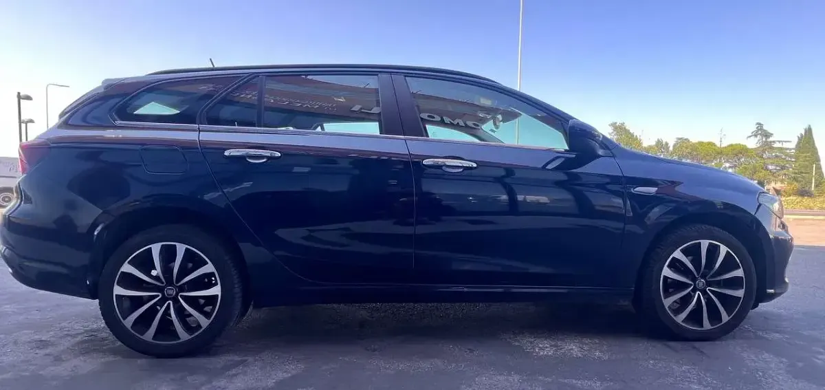 Usata Fiat Tipo Easy 120 CV (88 kW) 2019 Blu/azzurro Station wagon
