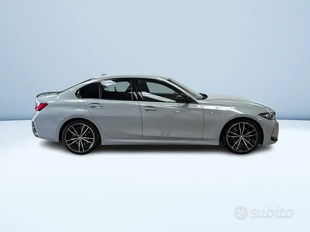 Usata BMW 330 M Sport 286 CV (210 kW) 2024 Grigio Berlina