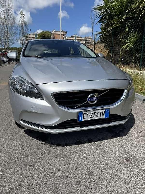 Usata Volvo V40 Momentum 150 CV (110 kW) 2015 Berlina