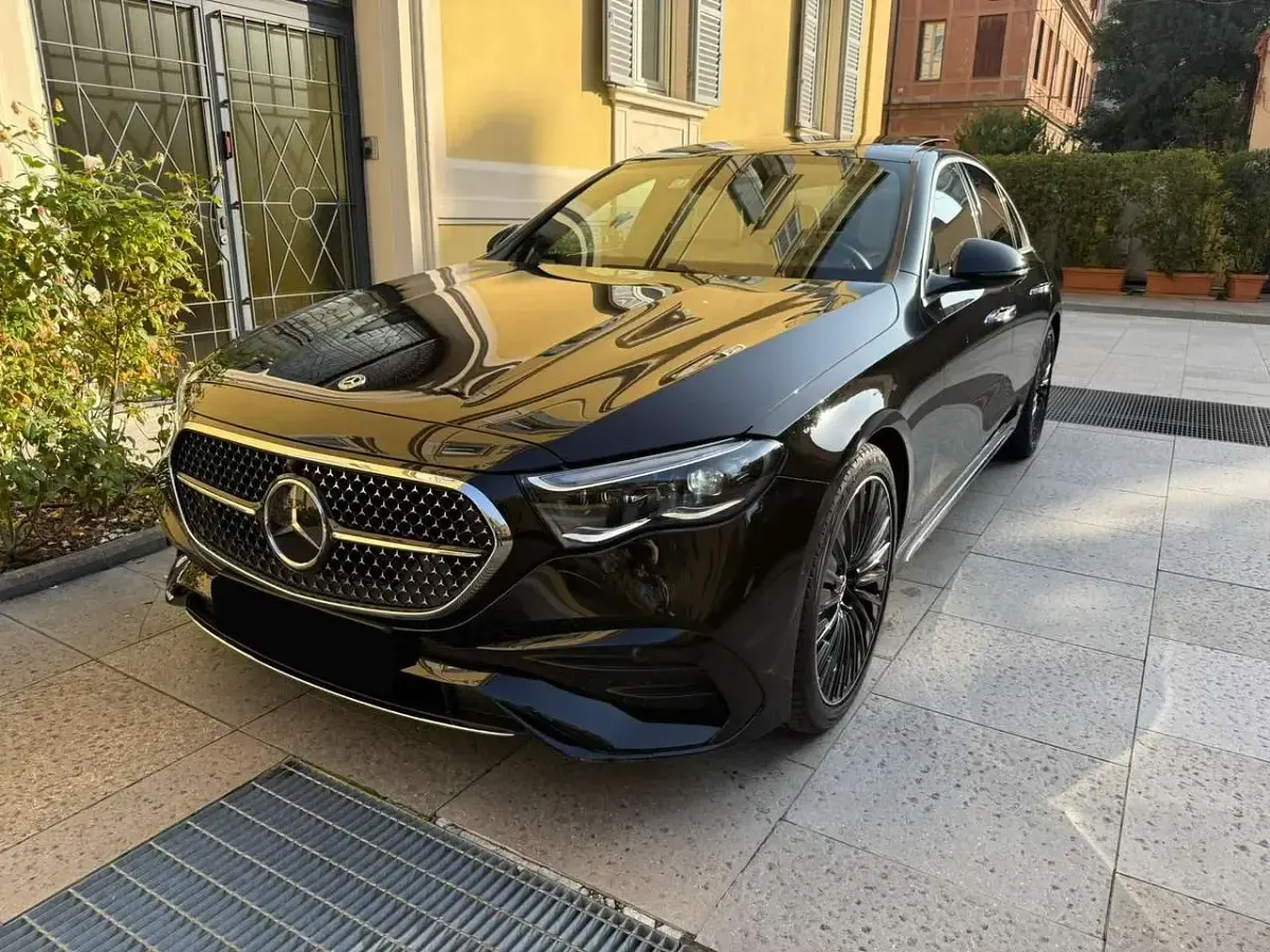 Usata Mercedes E220 AMG Line Premium Plus 197 CV (144 kW) 2025 Nero ossidiana metallizzato Berlina