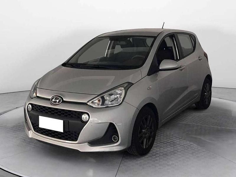 Grigio Usata 2017 Hyundai i10 Due volumi | 9900 € (Buon prezzo) - Immagine 1/4