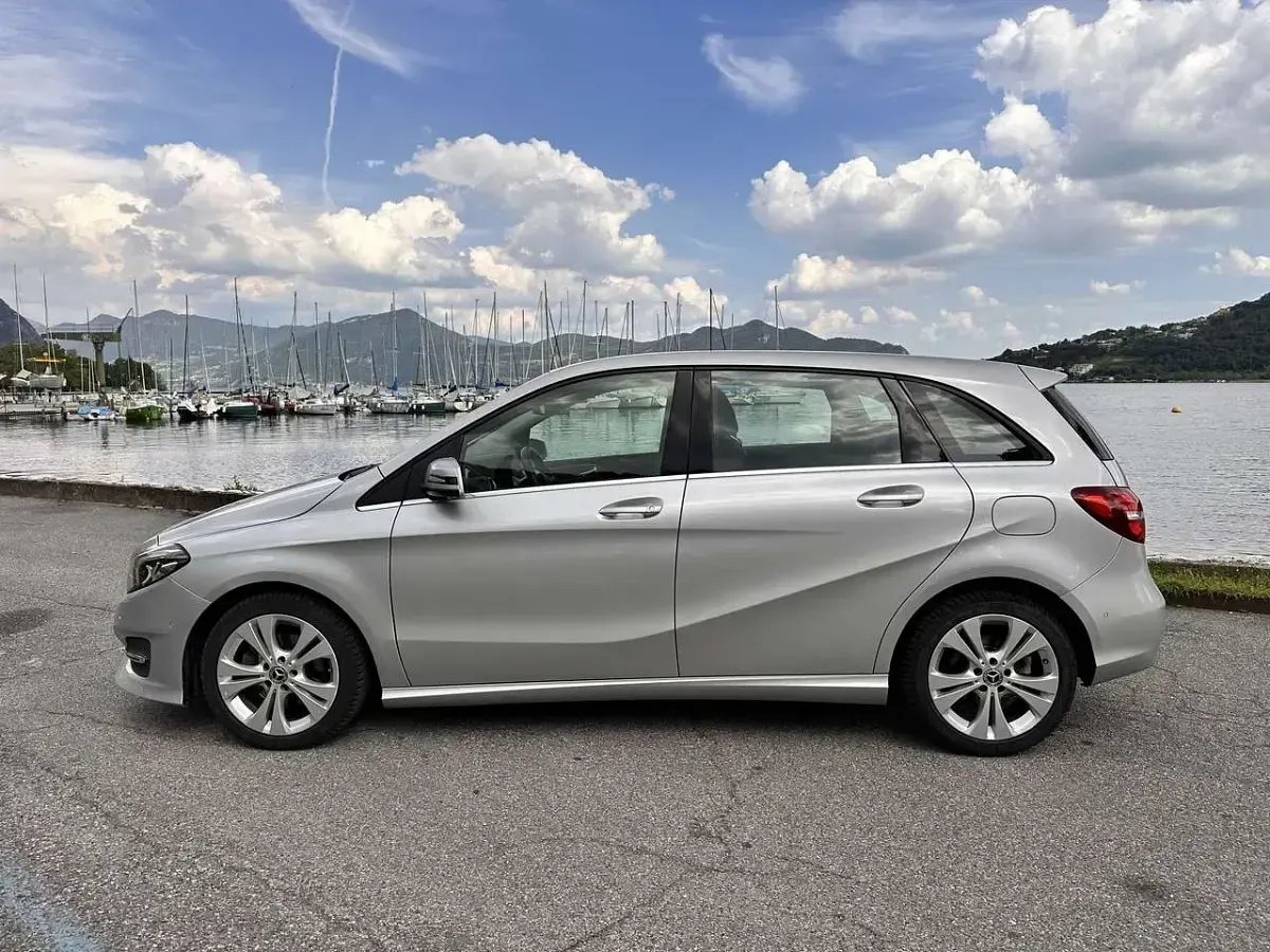 Begagnad Mercedes B200 136 HK (100 kW) 2018 Silver Minibuss