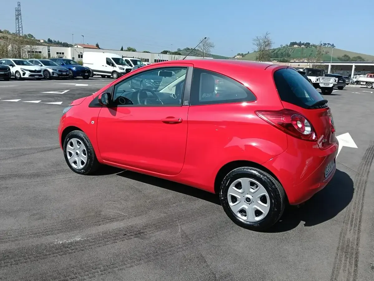 Usata Ford Ka Plus 75 CV (55 kW) 2013 Rosso Utilitaria
