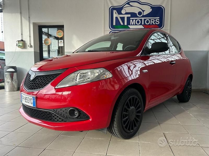 Usata Lancia Ypsilon 69 CV (50 kW) 2018 Rosso Utilitaria