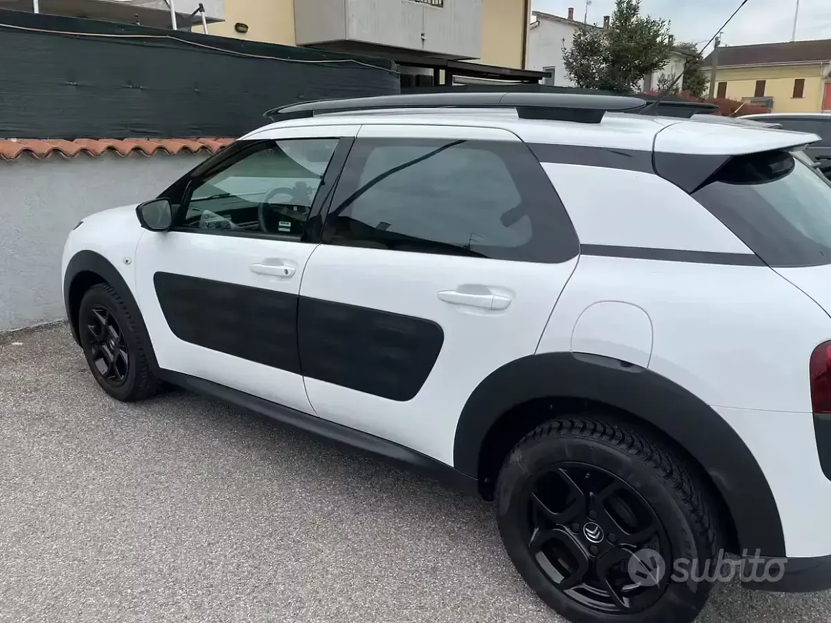 Usata Citroën C4 Cactus 82 CV (60 kW) 2015 Bianco Utilitaria