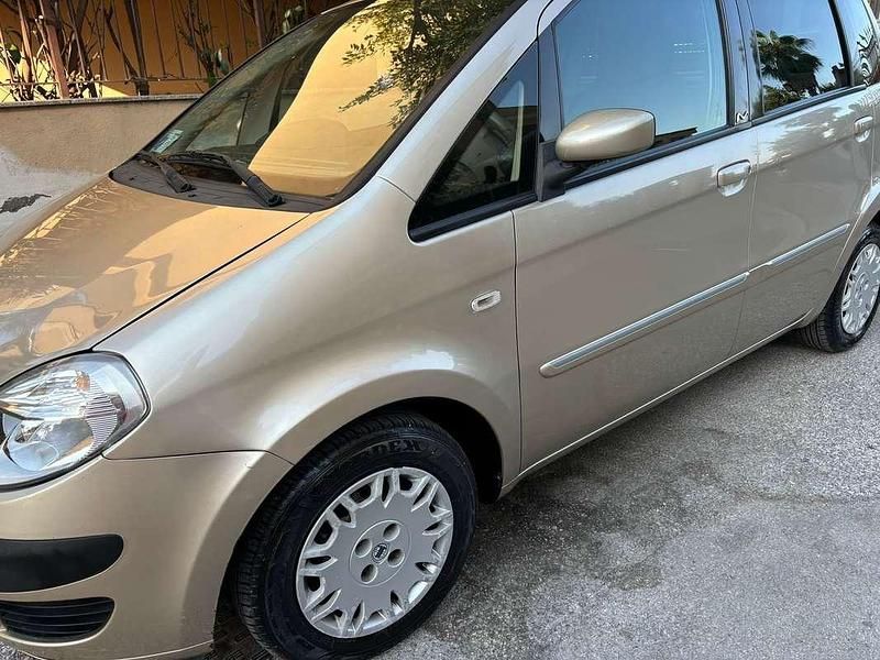 Usata Lancia Musa 69 CV (50 kW) 2006 Oro Monovolume