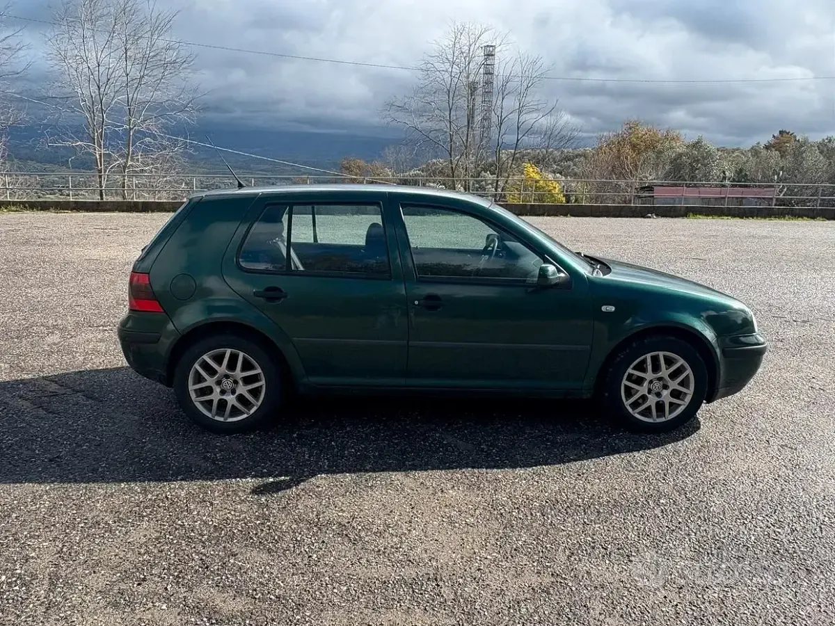 Usata VW Golf IV 90 CV (66 kW) 2003 Verde Berlina